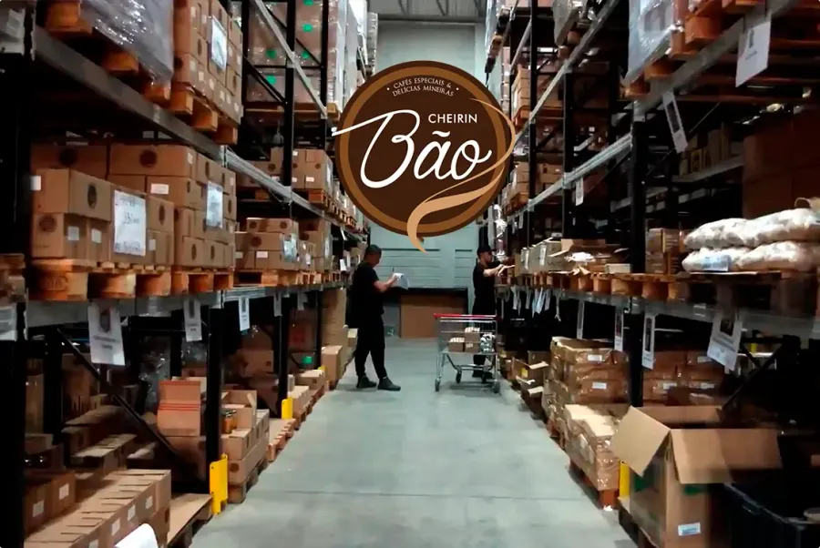 Centro de distribuição da Cheirin Bão com estoque de produtos